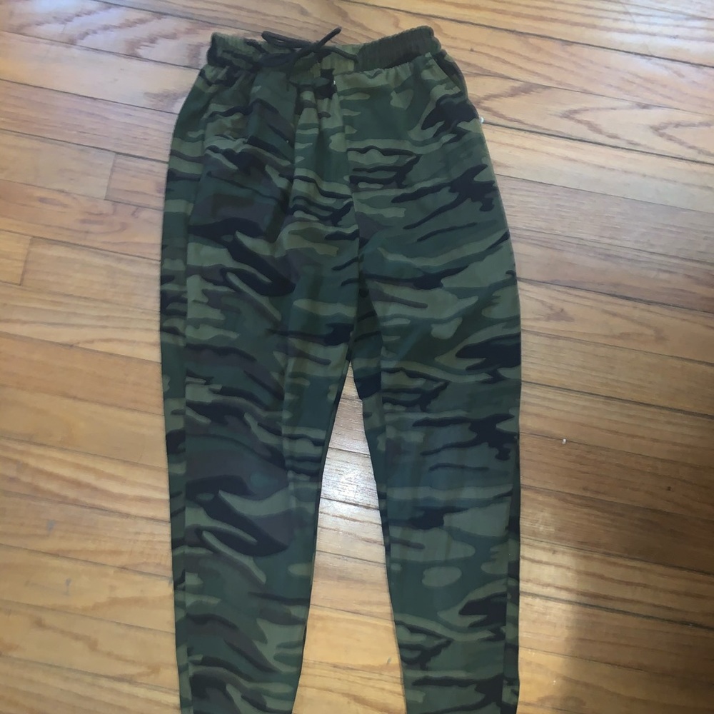 Size small camouflage lounge pants